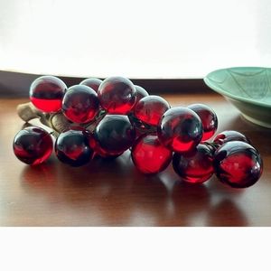 Lucite grapes